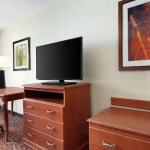 King Room with King Bed - Non-Smoking