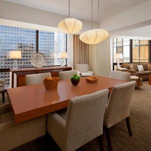 Larger Malibu King Studio with Dining Area and Transfer Shower - Mobility Access/Hearing Accessible