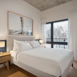 402 - 4th Floor 2 Bedroom Suite, Queen and King, Main St.