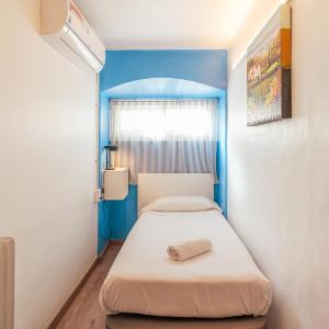 Single Room with Private Bathroom