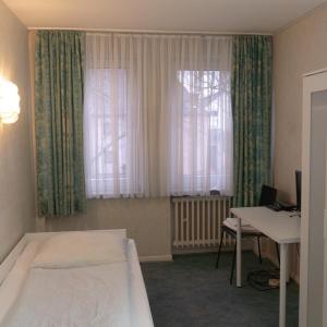 Single Room with Shared Bathroom