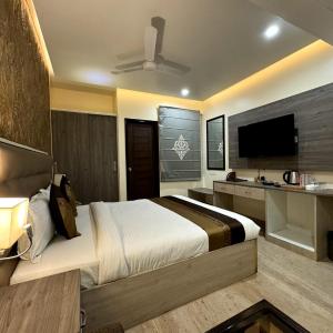 Deluxe Double or Twin Room