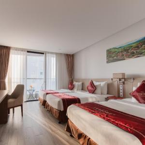Premier deluxe sea view triple 3 beds