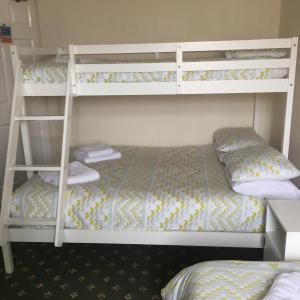 Family Room (2 Adults + 2 Children)