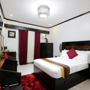 Deluxe Queen Room