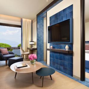 King Suite with Sea View