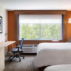 Queen Room with Two Queen Beds - Mobility Access Tub/Non-Smoking