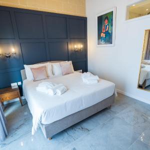 Deluxe Double Room with Shower