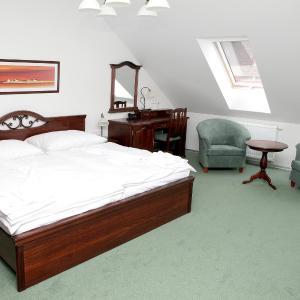 Standard Double Room with Shared Bathroom