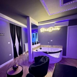 Deluxe Suite with Spa Bath