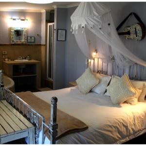 Semi Luxury Room 11