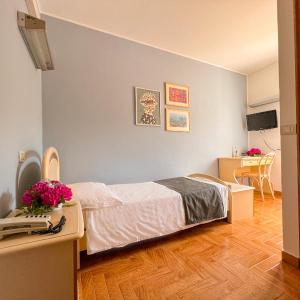 Standard Single Room with Shower
