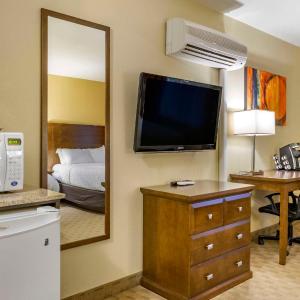 Deluxe Queen Room with Two Queen Beds
