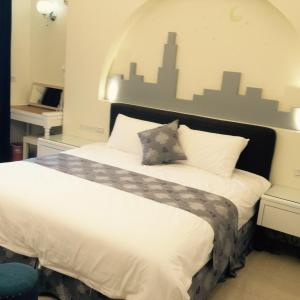 Queen Room with Balcony