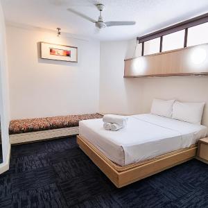 One-Bedroom Apartment with walk-in shower