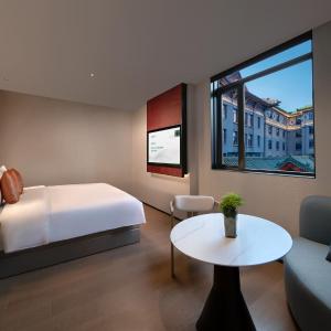 Queen Room with Garden View