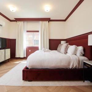 Deluxe King Studio