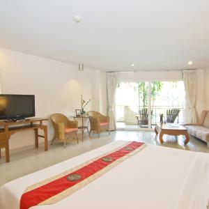 Pool Deluxe Room - No Pets