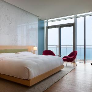 SEAMARQ Suite (Swimming pool + Sauna access for 2 person)
