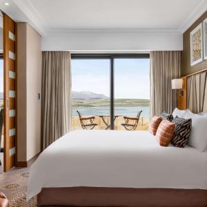 Premium Deluxe King Suite with Lagoon View