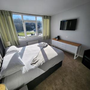 Double or Twin Room with Private Bathroom