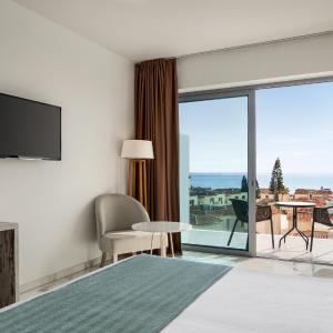 Deluxe Junior King Suite with Sea View