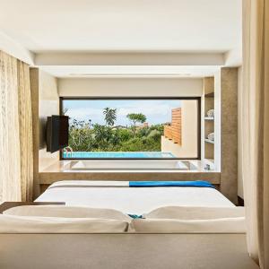 Grand Infinity Suite, 1 Bedroom Suite, 1 King, Garden view