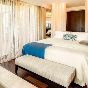 Premium Grand Infinity, 1 Bedroom Suite, 1 King, Seafront