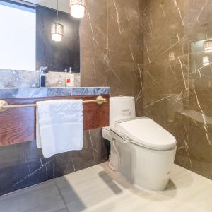 Two-Bedroom Villa with River View - Foot massage, Onsen Included