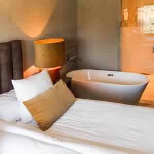 Deluxe Double Room with Bath - Spa not included 