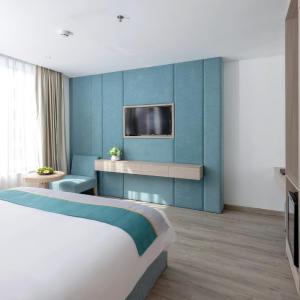 Premium Deluxe Double Partial Ocean View