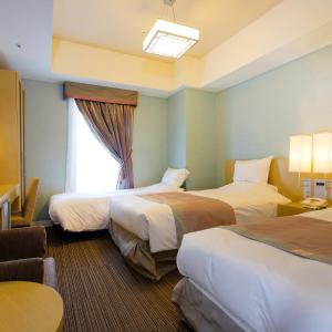 Corner Twin Room with 1 Extra Bed - Non-Smoking