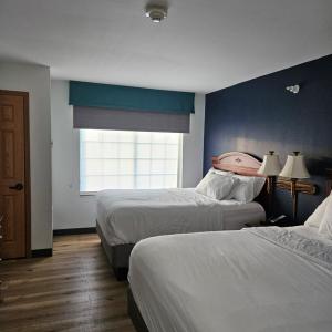 One-Bedroom Suite with Two Queen Beds - Non-Smoking