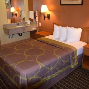 Double Room with Mobility/Hearing Impaired Access - Non-Smoking