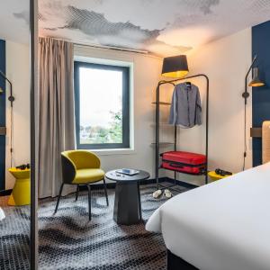 Standard Room with One Double Bed and Two Single Beds