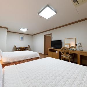 Two-Bedroom Suite