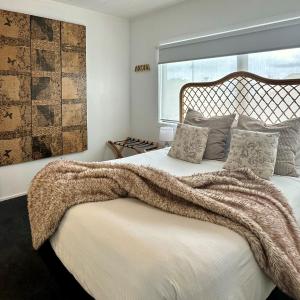 Three-Bedroom Apartment with Balcony