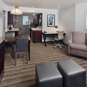 Queen Room with Roll-In Shower - Disability Access