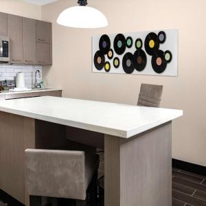 King Studio Suite with Sofa Bed, Kitchen and Roll-In Shower - Disability Access