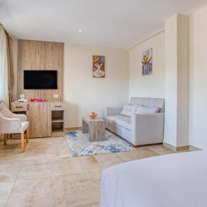 Deluxe Twin Room With Panoramic Pyramids View 