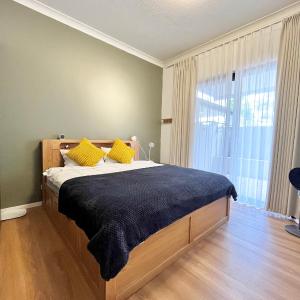 Deluxe Two-Bedroom Apartment with Garden View