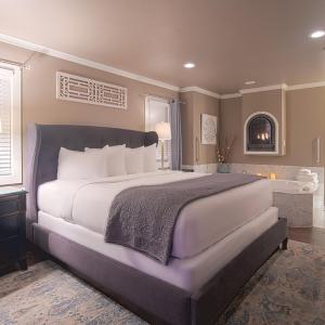 Serenity Couples Spa Suite with Balcony