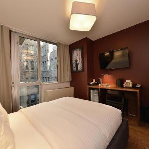 Deluxe Queen Suite