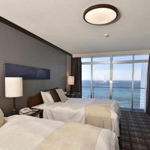 Corner Twin Room with Sea View - Top Floor South Side