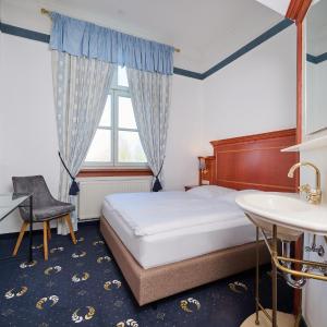 Single Room with Private Bathroom