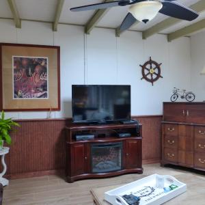 Airy and Contemporary Three-Bedroom Cottage