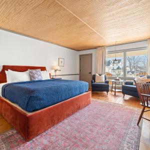 Windham View King W/Balcony