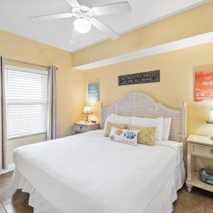 Three-Bedroom Apartment 904E with Sea View