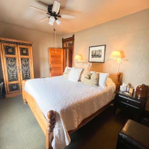 Bedroom 3 Deluxe Double Room with Private Bathroom