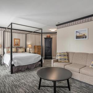 Queen Room with Balcony
